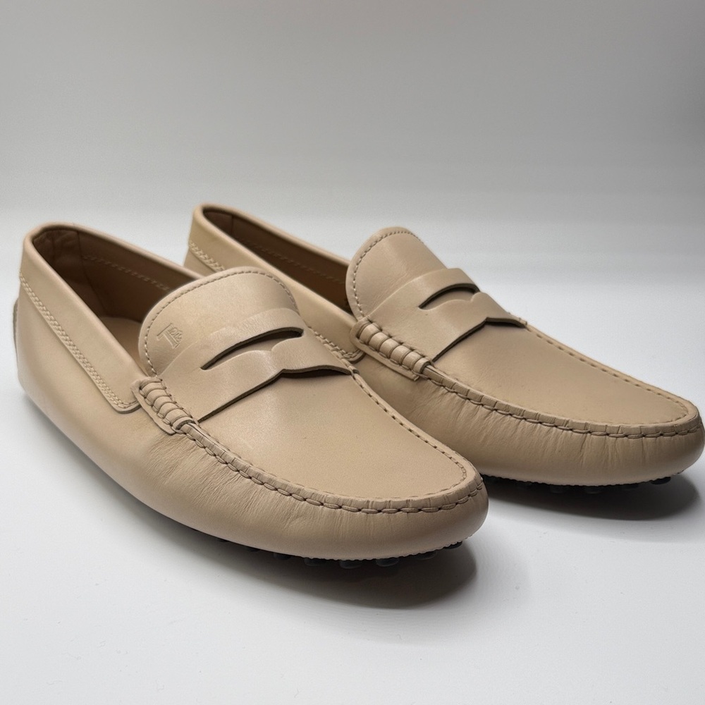 TOD’S Tan Gommino Penny Loafer (Men) size 7